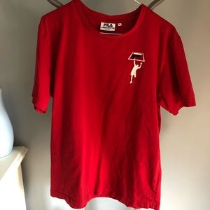 🌻3/25$ Fila urban outfitters red logo basketball t-shirt